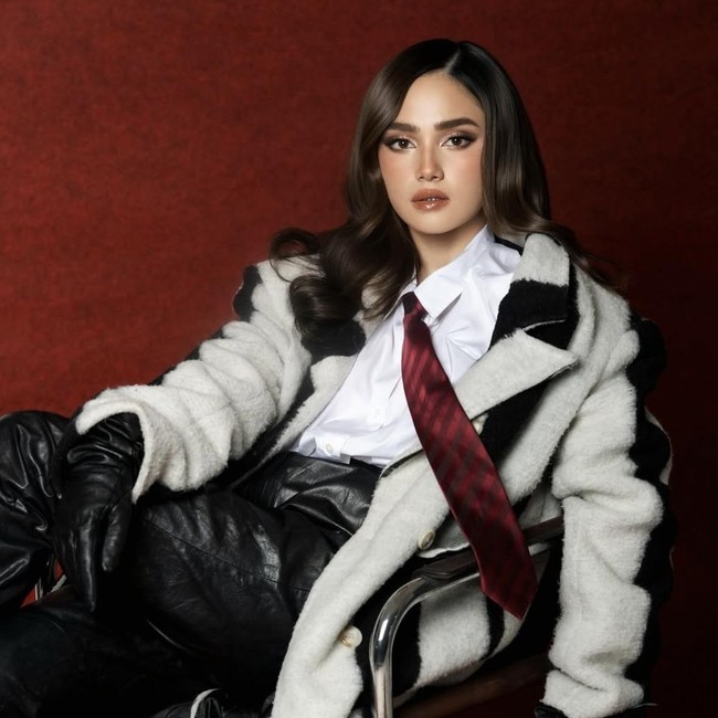 Syifa Hadju Tampil Bold di Pemotretan, Gabungkan Gaya Maskulin dan Feminin