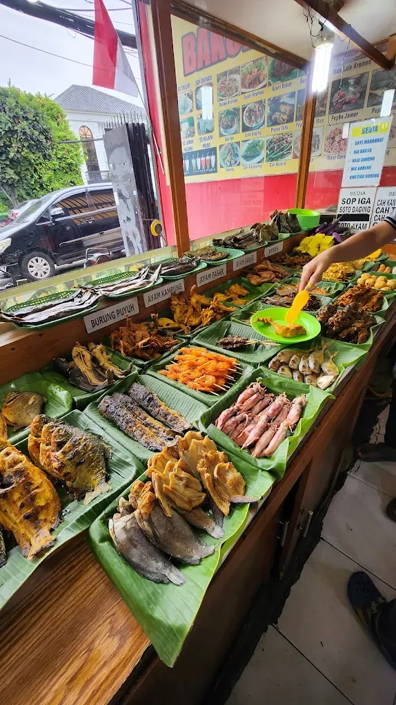 Tempat makan di dekat stasiun Tanah Abang Tempat makan di dekat stasiun Tanah Abang