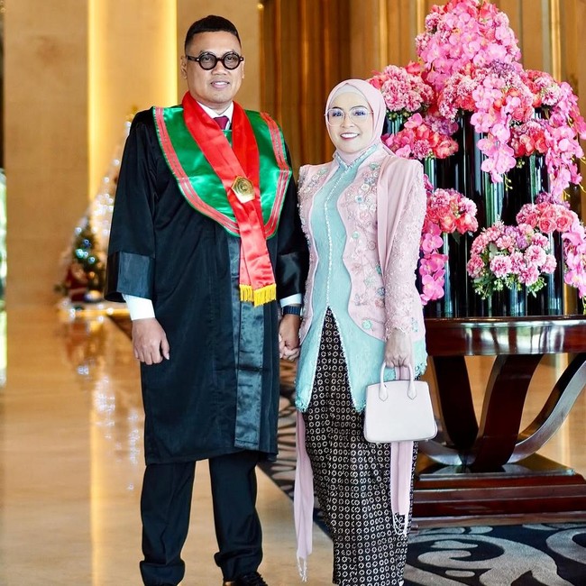 Selamat! Uya Kuya Lulus S2 Magister Hukum