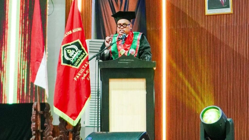 Video Uya Kuya Lulus Magister, Tesisnya soal Kasus Penjarahan Rumahnya