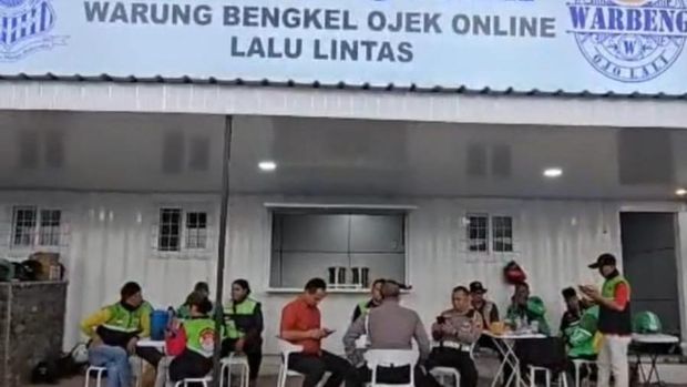 Warung Bengkel Ojek Online Warung Bengkel Ojek Online Lalu Lintas di Medan, Sumut