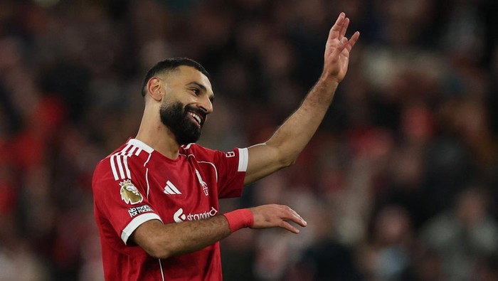 Mohamed Salah menandai comeback-nya bersama Liverpool dengan penampilan impresif saat menjamu Brighton & Hove Albion pada lanjutan Premier League di Anfield, Sabtu (13/12/2025) malam WIB. Meski memulai pertandingan dari bangku cadangan, penyerang berjuluk Si Raja Mesir itu mampu memberikan kontribusi nyata lewat satu assist serta menciptakan peluang emas yang nyaris berbuah gol. REUTERS/Phil Noble