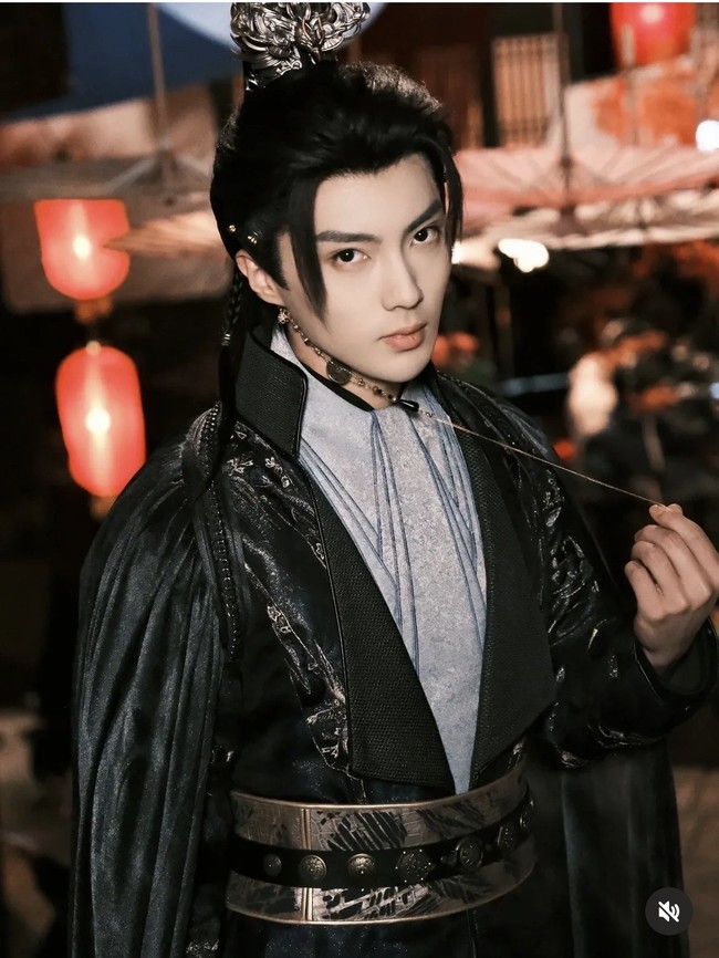 Liu Lan Bo debut profesional di drama China pendek pada 2023. Meski belum banyak drama besar seperti aktor senior, kehadiran aktor berusia 25 tahun di dunia short drama ini dianggap menjanjikan bagi generasi muda penikmat C-drama. Foto: Dok. Weibo