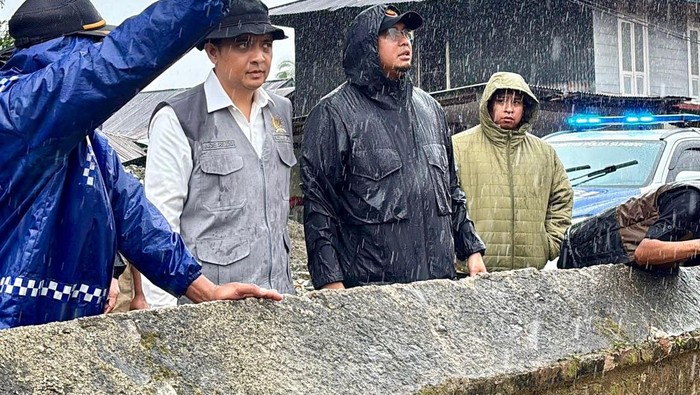 Andre Rosiade Tampung Harapan Korban Banjir Agam Sumbar Soal Relokasi