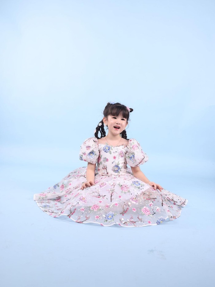 Penyanyi cilik Ariana.