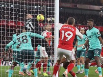2 Gol Bunuh Diri Menangkan Arsenal Atas Wolves