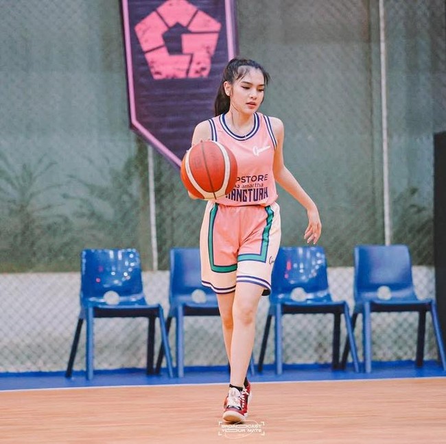 Curi Atensi Publik, 8 Gaya Davina Karamoy saat Berolahraga