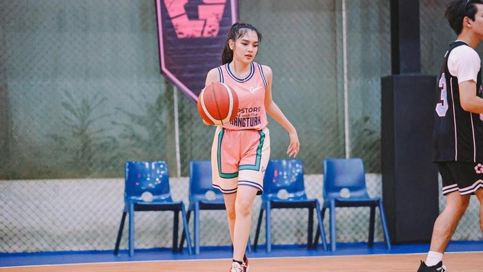 Davina Karamoy Santai Diisukan Jadi Selingkuhan: Fitnahnya di Luar Nurul