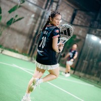 Banyak netizen yang mendesak Davina Karamoy untuk memberikan klarifikasi, bahkan menyematkan label pelakor seperti karakternya dalam film Ipar Adalah Maut. Ia akhirnya menanggapi komentar netizen di TikTok dan mengatakan, “apa yang perlu diklarifikasi akupun binguung hahahah 🥲🙏” Foto: dok. Instagram @davinaakaramoy