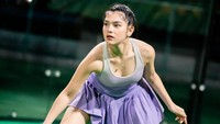 Aku masih tenis, pilates, terus olahraga yang banyak sebenarnya, padelm banyak lagi, kata Davina kepada detikHealth. (Foto: dok. Instagram @davinaakaramoy)