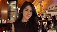 Mengenal Davina Karamoy, aktris yang kini berperan dalam series Sugar Baby ini sering membagikan momen kuliner seru lewat Instagramnya. Foto: Instagram/@davinakaramoy