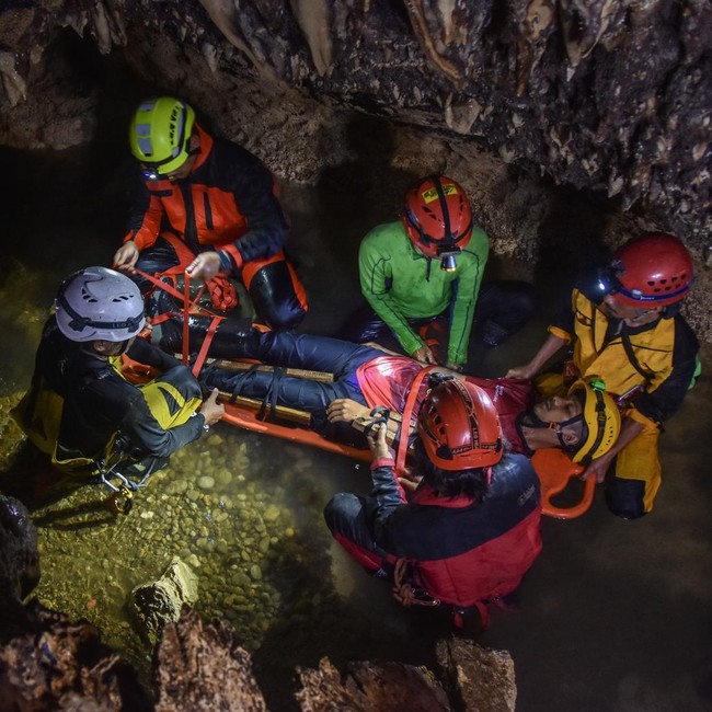 Ekstrem dan Menguras Adrenalin, Simulasi Cave Rescue di Gua Walet Tasikmalaya