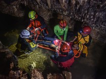 Ekstrem dan Menguras Adrenalin, Simulasi Cave Rescue di Gua Walet Tasikmalaya