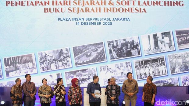 Fadli Zon Luncurkan Buku Sejarah Indonesia Menteri Kebudayaan Fadli Zon meluncurkan buku berjudul Sejarah Indonesia: Dinamika Kebangsaan dalam Arus Global di gedung Kementerian Pendidikan Dasar dan Menengah (Kemendikdasmen), Jakarta, Minggu (14/12/2025). Peluncuran buku ini menjadi bagian dari upaya memperkaya literatur sejarah nasional yang komprehensif dan kontekstual.