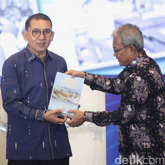 Fadli Zon Luncurkan Buku Sejarah Indonesia