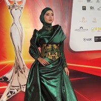 8 Gaya Hijab Miss International 2017 Kevin Liliana Jadi Juri di Miss Charm