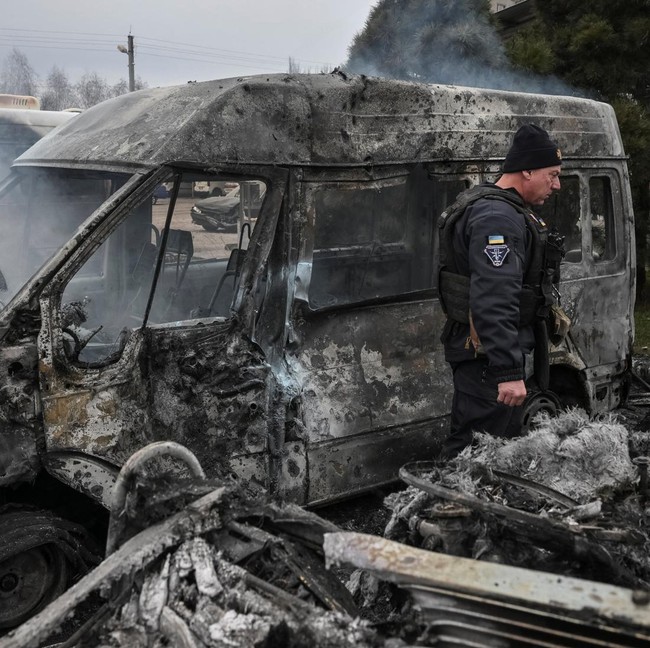 Hancur, Mobil-Mobil Jadi Korban Serangan Rusia di Zaporizhzhia