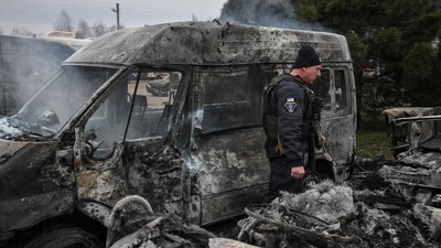 Hancur, Mobil-Mobil Jadi Korban Serangan Rusia di Zaporizhzhia
