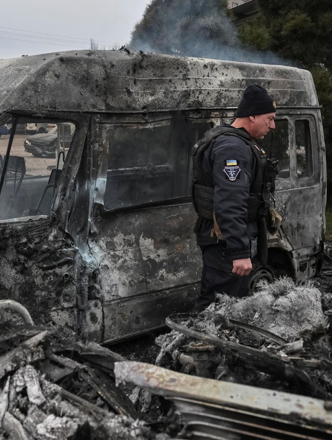 Hancur, Mobil-Mobil Jadi Korban Serangan Rusia di Zaporizhzhia