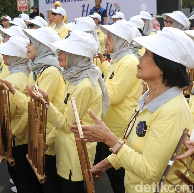 Hari Ibu, Perempuan Indonesia Warnai CFD Bundaran HI