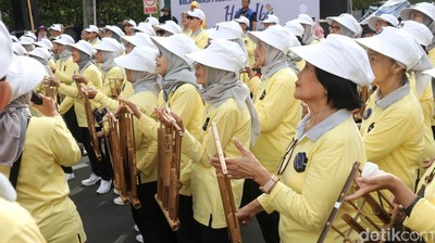 Hari Ibu, Perempuan Indonesia Warnai CFD Bundaran HI