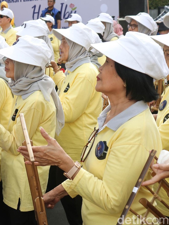 Hari Ibu, Perempuan Indonesia Warnai CFD Bundaran HI