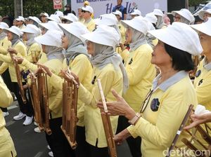 Hari Ibu, Perempuan Indonesia Warnai CFD Bundaran HI