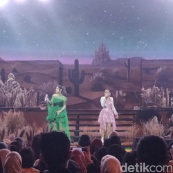 Kolaborasi Raisa dan Ayu Ting Ting Bikin Heboh di HUT Ke-24 Transmedia