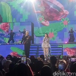Duet Zayyan XODIAC X Ayu Ting Ting Meledak di Panggung HUT Transmedia!
