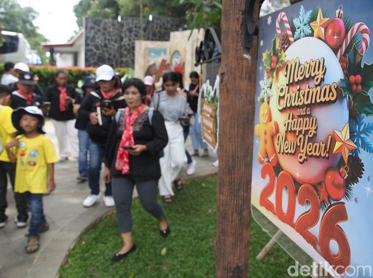 Jelang Natal, Taman Doa Rawa Buaya Ramai Pengunjung