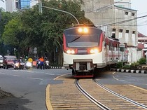 Naik Kereta Melintas di Jalan Raya Solo, Segini Tarifnya