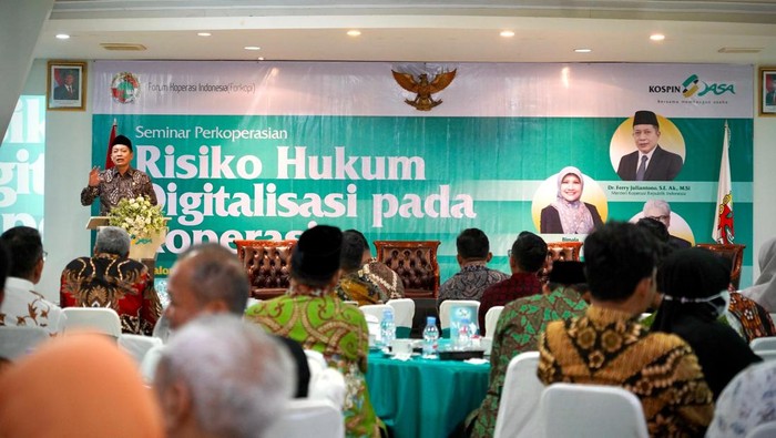 Menkop Tekankan Literasi Hukum dalam Percepatan Digitalisasi Koperasi