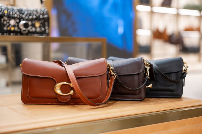 Koleksi Coach Holiday 2025 Koleksi Coach Holiday 2025