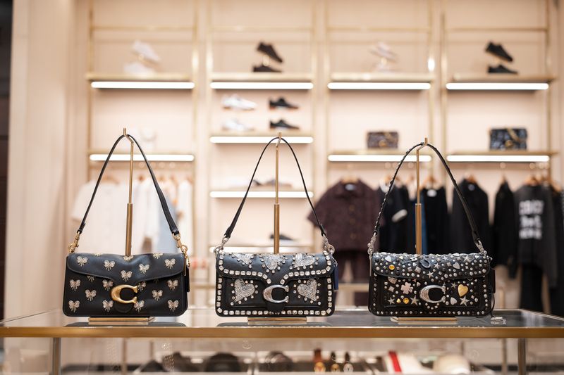 Koleksi Coach Holiday 2025 Koleksi Coach Holiday 2025