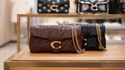 Sambut Natal 2025, Coach Hadirkan Evolusi Tabby Bag Bernuansa Quiet Luxury
