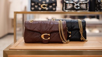 Sambut Natal 2025, Coach Hadirkan Evolusi Tabby Bag Bernuansa Quiet Luxury