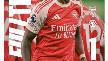 Arsenal menang di menit akhir berkat gol bunuh diri pemain Wolves. Bahkan dua gol Arsenal terjadi karena bunuh diri tim lawan. Foto: X.com