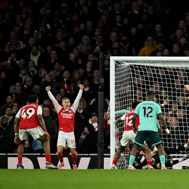 Menang Dramatis, Dewi Fortuna Naungi Arsenal Saat Bungkam Wolves