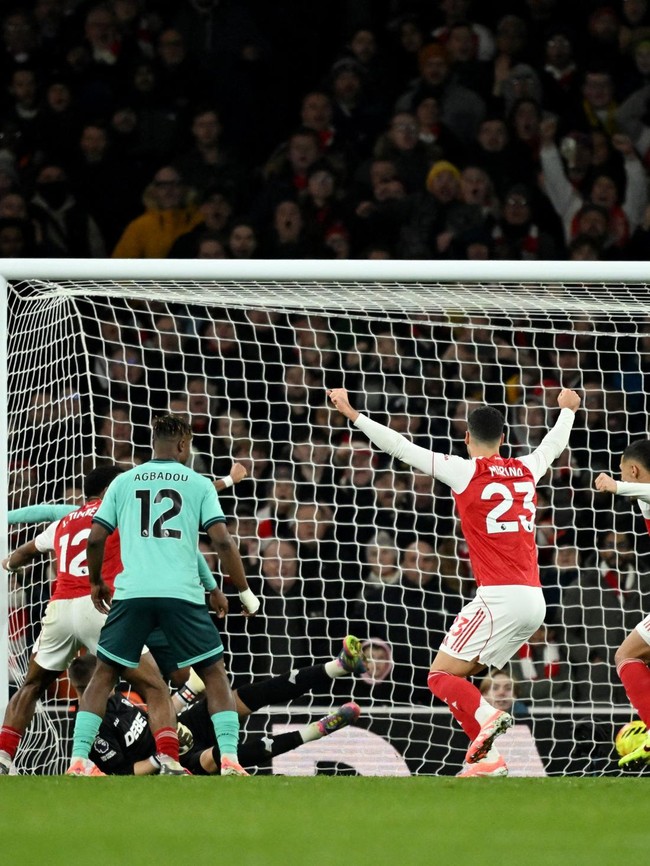 Menang Dramatis, Dewi Fortuna Naungi Arsenal Saat Bungkam Wolves