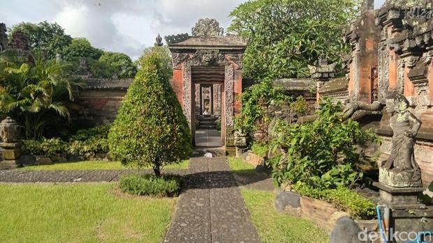 Museum Bali yang beralamat di Jl. Mayor Wisnu No.10, Denpasar Timur menjadi pusat pelestarian sejarah budaya Bali sejak abad-20. Selasa (9/12/2025). (Hani Sofia Muthmainnah)