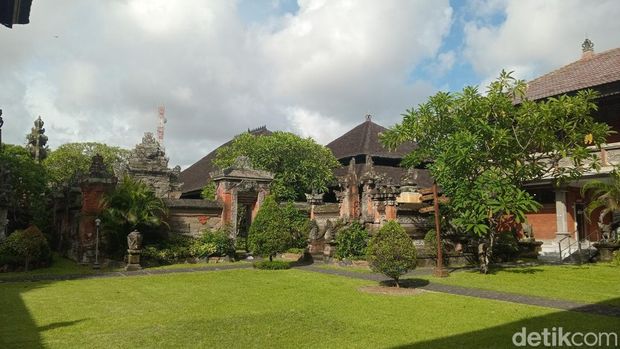 Museum Bali yang beralamat di Jl. Mayor Wisnu No.10, Denpasar Timur menjadi pusat pelestarian sejarah budaya Bali sejak abad-20. Selasa (9/12/2025). (Hani Sofia Muthmainnah)