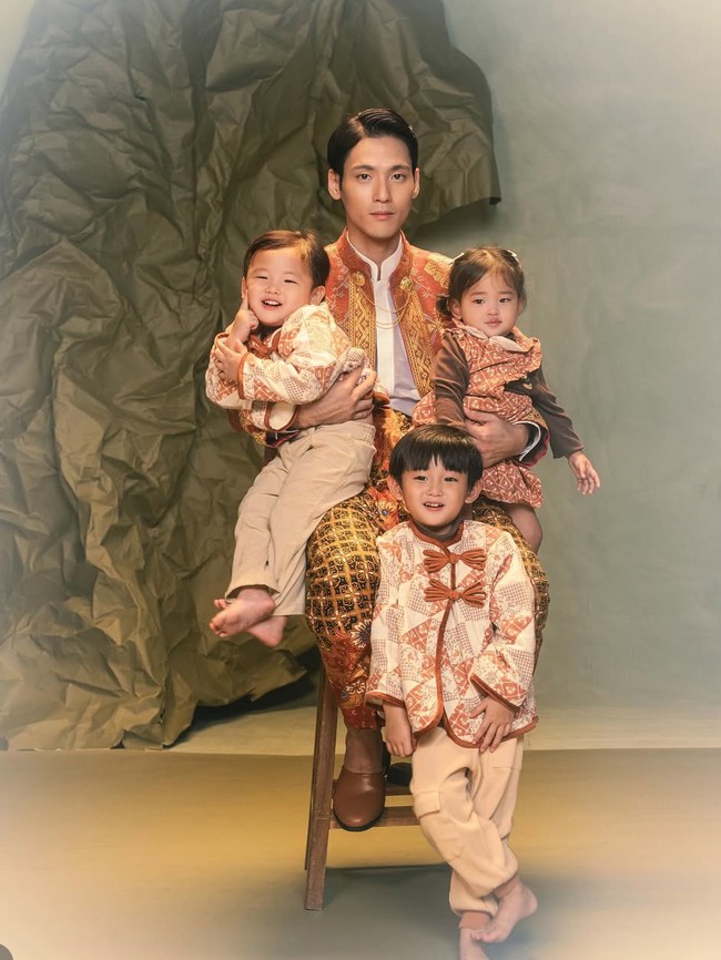 7 Potret Na Daehoon Setelah Cerai dari Julia, Oppa Korea Jadi Mas-mas Jawa