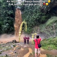 Dikira Banjir Bandang! Foto Pernikahan Berlatar Air Terjun Keruh Ini Viral