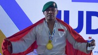 Keberhasilan ini menandai pencapaian penting bagi Sastra Dharma sekaligus menambah perolehan medali emas Indonesia di cabang olahraga judo. Sepanjang turnamen, ia menunjukkan performa konsisten dan mental bertanding yang kuat, hingga akhirnya berdiri di podium tertinggi. ANTARA FOTO/Muhammad Ramdan