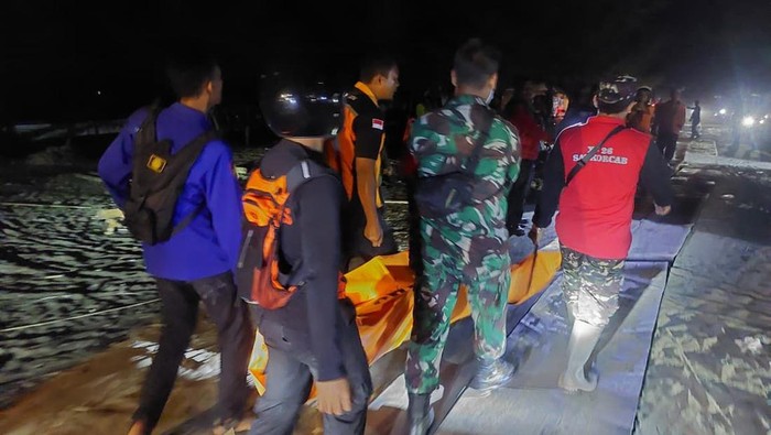 Dihantam Ombak Saat Mancing, Warga Dondong Ditemukan Tewas di Pantai Menganti