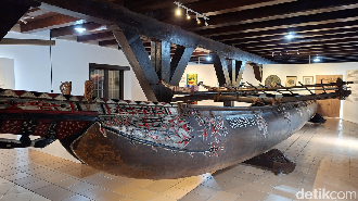 Perahu Cadik Jayapura nan Spesial-Waka Suku Maori di Museum Kebaharian