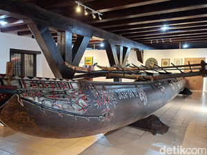 Perahu Cadik Jayapura nan Spesial-Waka Suku Maori di Museum Kebaharian