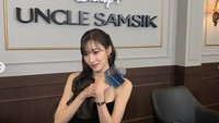 Hubungan keduanya berawal dari cinta lokasi. Tiffany SNSD dan Byun Yo Han dipasangkan dalam drama Korea berjudul Uncle Samsik. Foto: Instagram tiffanyyoungofficial