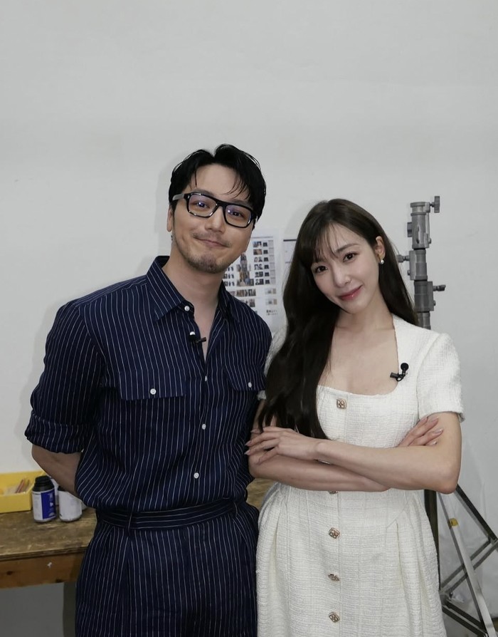 Pesona Tiffany SNSD Saat Makan Bareng Member dan Dapat Coffee Truck