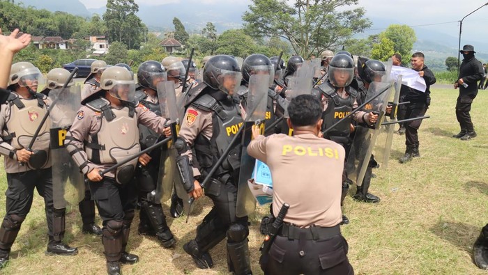 Polres Magetan Gelar Ikrar Ksatria Bhayangkara Matangkan Pelatihan Dalmas
